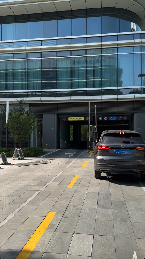 進(jìn)出場全流程拍照存證，保障車主權(quán)益從不含糊
